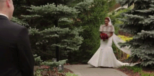 The First Look, 婚礼当天，新郎第一次见到盛装打扮的新娘时的表情变化