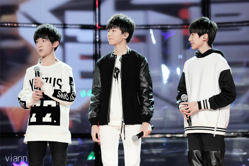 TFBOYS2015江苏卫视演唱会