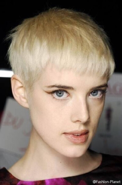 Agyness Deyn.谁说麻豆都是长发飘飘