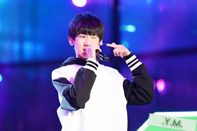 #璀璨王源，闪耀跨年# TFBOYS-王源