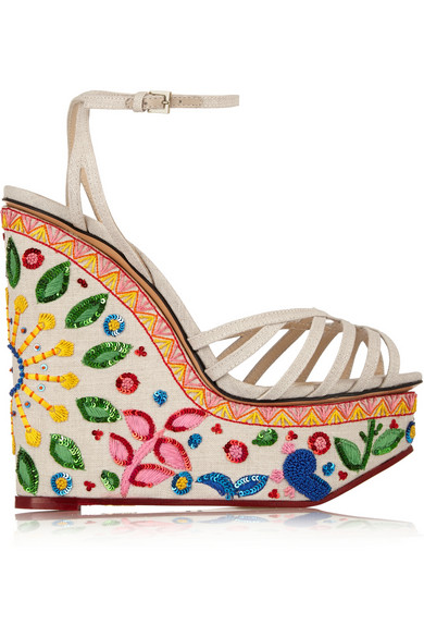 不妨入手 Charlotte Olympia 这款 “Celebration Meredith” 凉鞋，提升夏日装扮的格调。它出自该品牌以墨西哥为主题的 2015 春夏度假系列，选用大理石色亚麻面料于意大利手工精制而成，并饰有五彩缤纷的刺绣和亮片细节。“恨天高” 坡跟和 5.5 厘米高的防水台达致平衡，营造出最舒适的穿着体验。
