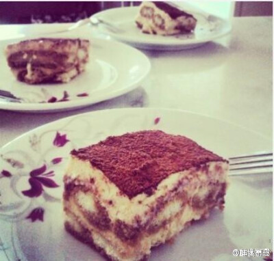 #鲜城生活#提拉米苏（Tiramisu）在意大利原文里，是“带我走”和“记住我”，带走的不只是美味，还有爱和幸福。转给你的他吧