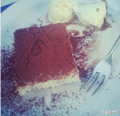 #鲜城生活#提拉米苏（Tiramisu）在意大利原文里，是“带我走”和“记住我”，带走的不只是美味，还有爱和幸福。转给你的他吧