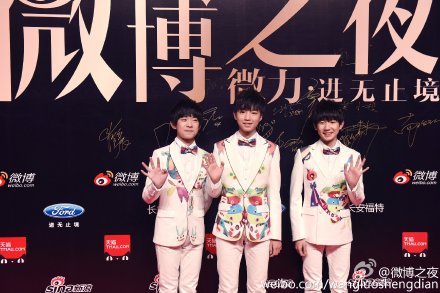 #2014微博之夜#@TFBOYS组合 批量高清图来袭，萌萌哒又礼貌，让人喜欢到不能自已！采访瞬间大揭底，学习成绩大预估。更令人意想不到的是，他们毛笔字也是棒棒的呢！好想偷偷带回家，肿么办！