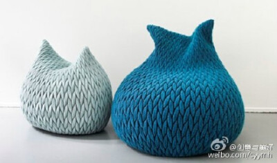 这是波兰设计师Aleksandra Gaca的作品，柔软的slumber pouf，有种一坐下去就舒服的起不来的感觉，不过真不知道中文该叫什么呢，羊毛蒲团？
