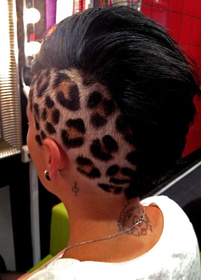 Leopard shaved short haircut - Hairstyle for women. This is crazy awesome (not that I could ever pull it off)