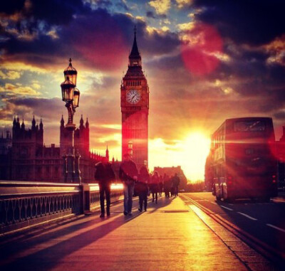 英国大本钟唯美HDR摄影作品，美轮美奂喔，已沉醉了。