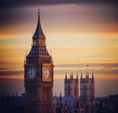 英国大本钟唯美HDR摄影作品，美轮美奂喔，已沉醉了。