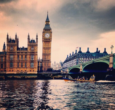 英国大本钟唯美HDR摄影作品，美轮美奂喔，已沉醉了。