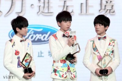 #TFBOYS# #TFBOYS三人同行# 慶幸這條路上，你們能結伴同行 O网页链接