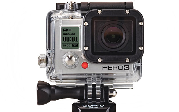 2007年 GoPro Digital Hero 3 在每位滑水运动员身上或滑板上似乎都能看到 GoPro 摄像机的身影。这种可随身携带、拥有坚固外壳的微型录像机拥有巨大的用户群。之后几代还在电视节目，甚至电影的拍摄中都有所应用。 不少公司相继模仿，推出自己的微型摄录机。不过 GoPro 就如“邦迪”已成为创口贴的代名词一样，如今它几乎成为这类运动摄像机产品的专有代名词。