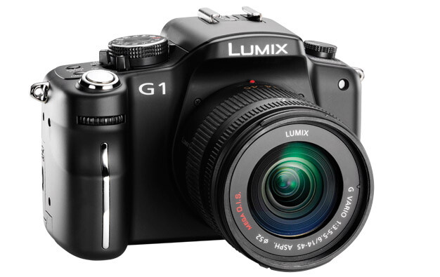 2008年 松下 Lumix G1 松下在 Lumix G1 上取消了反光镜和五棱镜的设计，大大缩小了镜头卡口和焦平面间的距离。G1 开创了可换镜头微型相机（ILC）这一类型，并且是第一台使用微行4/3尺寸感光原件的相机。其后各个单反相机厂家都相继推出了同类相机（索尼公司将此类相机称为微单）。