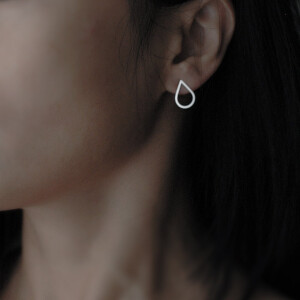 Droplette studs earrings