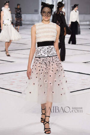 2015春夏巴黎高级定制时装周詹巴迪斯塔·瓦利 (Giambattista Valli) 秀场