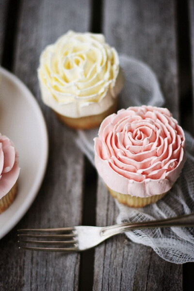 Buttercream Rose Cup...