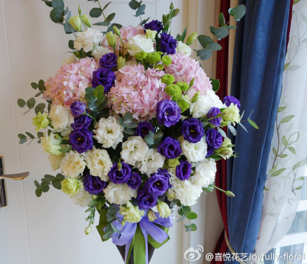 成品照来啦，庆祝开业的花篮，是不是很美腻呀~#花篮# #成都花店# #鲜花#