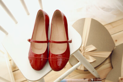 秋季单鞋文艺复古小红鞋真皮漆皮圆头粗跟中跟玛丽珍一字扣鞋