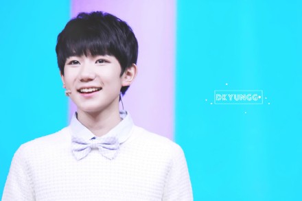 翻滚的彩虹当棉被，小孩儿睡在月中央，云野的芭蕉下是他的故乡 @TFBOYS-王源 晚安 整夜好眠