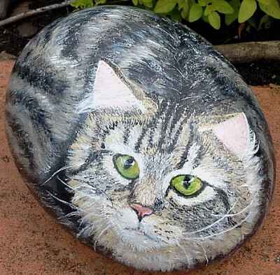 How to Paint Stones: Cat Portrait Really good step-by-step instructions too!