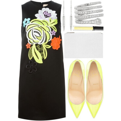 #gucci #christopherkane #christianlouboutin #louboutin #floral #flowers #heels #neon #bright #colorful #clutch #jewels #diamond #diamonds #earrings #statement #statementring #simple #simpleset #simple…