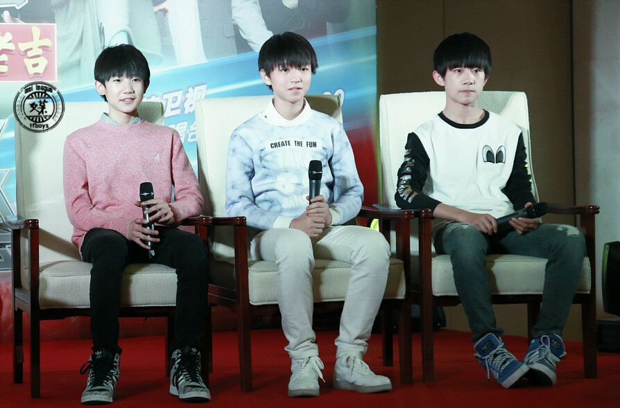 TFBOYS2015江苏卫视演唱会彩排后台采访