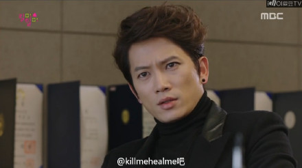 #killmehealme# 《kill me heal me》（#杀了我治愈我# ）-第十集直播中-世期去了公司霸气侧漏，女职员疯狂迷恋！悧珍给世期圆场，说您一夜就换了衣服发型速度真快，世期说别碰我，悧珍说你以为自己很值钱吗 ！开会中己骏问世期有什么意见，申没说话，室长一看，申在纸上写满了：吴悧珍，我不喜欢你