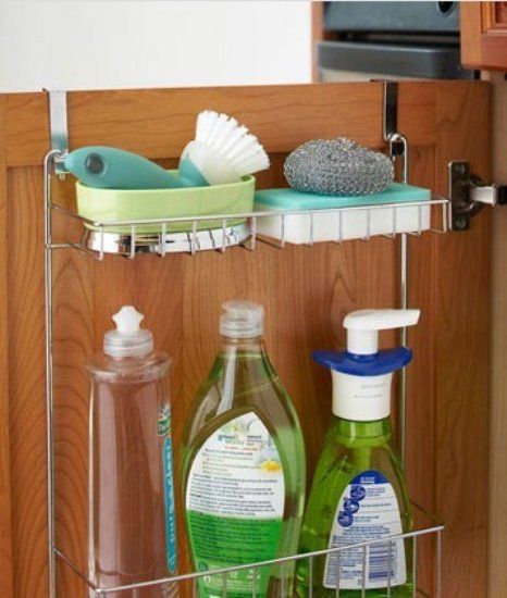 这类可自由调节的挂篮是各种瓶瓶罐罐的收纳高手，尤其适合各种厨房清洁用品的收纳。