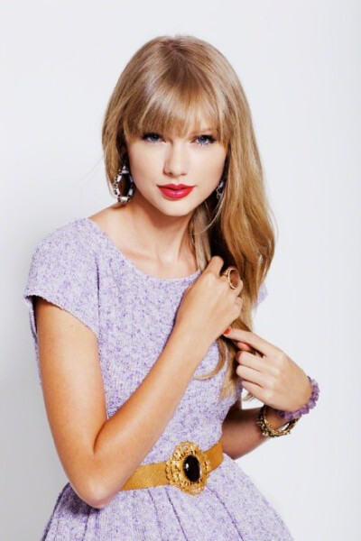 【Taylor Swift】【02/07/15】Taylor 2012年登上Bliss的杂志，今天又有一些杂志拍摄新图放出。虽然已经是三年前的图了，但是还是超级美！