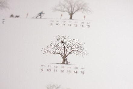 「一棵树的一年」创意台历本，52周每周一个故事。春夏秋冬，人聚人散，唯有时间默默窥视，未曾走开。丨设计者RМаксимом