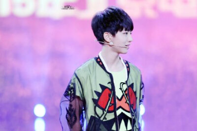 #TFBOYS王俊凯# 北京卫视春晚录制 高清6p @TFBOYS-王俊凯【不点开一定会后悔之高清系列】 请叫大哥王惊艳！#初见千凯源，倾心复十年#