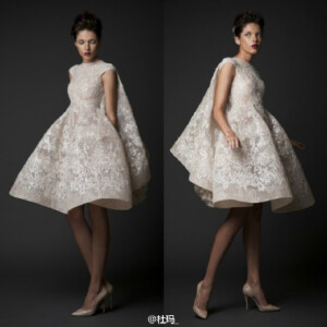 什么叫落入凡间的天使，看了Krikor Jabotian 2014 - 2015秋冬系列，你自会找到答案。裙摆的蓬松、香肩上的设计细节等等，都让你舍不得碰触这一件件艺术品。就连酷酷的连身裤也不失华丽感。