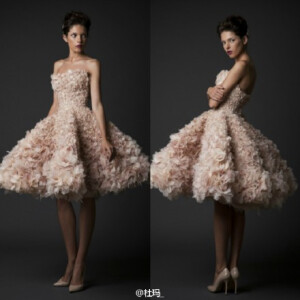 什么叫落入凡间的天使，看了Krikor Jabotian 2014 - 2015秋冬系列，你自会找到答案。裙摆的蓬松、香肩上的设计细节等等，都让你舍不得碰触这一件件艺术品。就连酷酷的连身裤也不失华丽感。