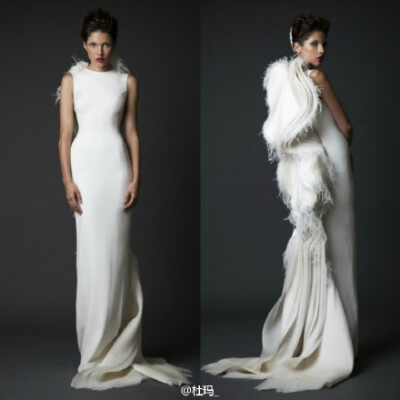 什么叫落入凡间的天使，看了Krikor Jabotian 2014 - 2015秋冬系列，你自会找到答案。裙摆的蓬松、香肩上的设计细节等等，都让你舍不得碰触这一件件艺术品。就连酷酷的连身裤也不失华丽感。