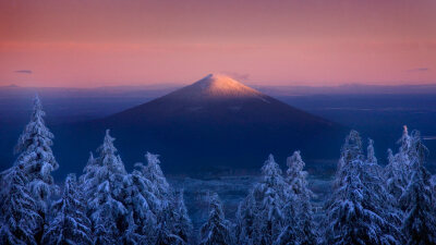 美国俄勒冈州，从杰斐逊峰自然荒野区看到的黑山 BlackButte