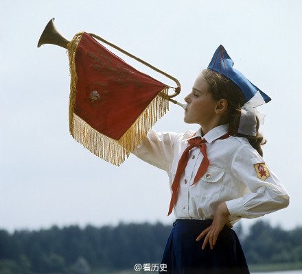 1965—1975年的苏联少年先锋队，分分钟想起当年入队的情景~