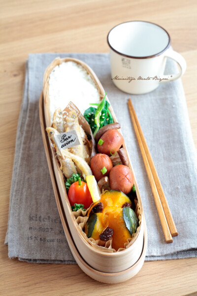 Today’s Menu ・わかさぎ天ぷら ・白ご飯 ・かぼちゃとレーズンのマーマレード煮 ・ころころウインナーと椎茸のマヨポンソテー ・ほうれん草のピリ辛煮浸し ・プチトマト 「かぼちゃとレーズンのマーマ…