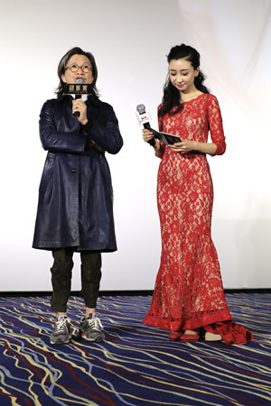 《舌尖上的中国》总导演陈晓卿当晚作为观众代表感谢导演用一部20年前的电影让现在的观众看到“电影原本该有的样子”。htk5712.com 另一位90后女观众则感谢导演让自己看到了“爱情最令人向往的样子。”对此，陈导欣慰的表示，《甜蜜蜜》复映做的是知音式的分享，年轻观众的认可令到自己对未来的创作更加从容。现场更有超级发烧友请导演考虑把自己的另一部经典《金枝玉叶》也拿出来复映zlgj2095.com ，陈导笑言，“经典复映不为赚钱，但成本投入不菲，想要看到下一部经典，要先看这部《甜蜜蜜》的表现。”ylgj9016.com