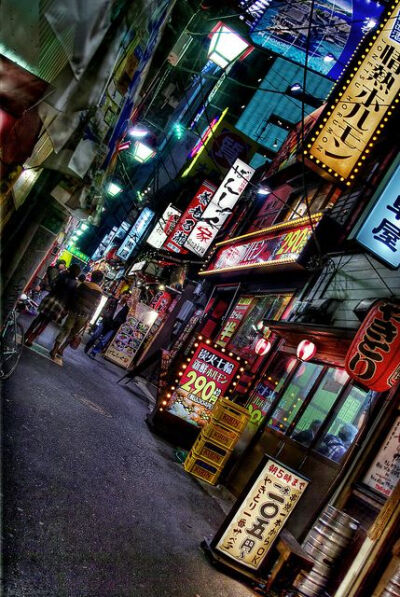 Back alley of Shinjuku, Tokyo, Japan #travel #travelphotography #travelinspiration