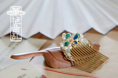 【簪花旧事】插梳。