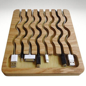 Universal Docking Station by Undulating Contours的图片