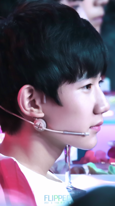 TFBOYS 王源 cr:logo