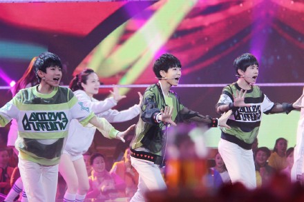 @TFBOYS-王俊凯 @TFBOYS-王源 @TFBOYS-易烊千玺 你们是我们的光啊。#初见千凯源，倾心复十年#