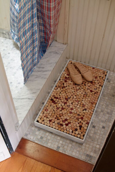 Wine cork bathmat DIY