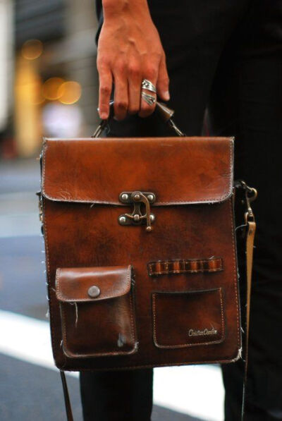 I love bags like this - it's such a traveler's messenger bag.