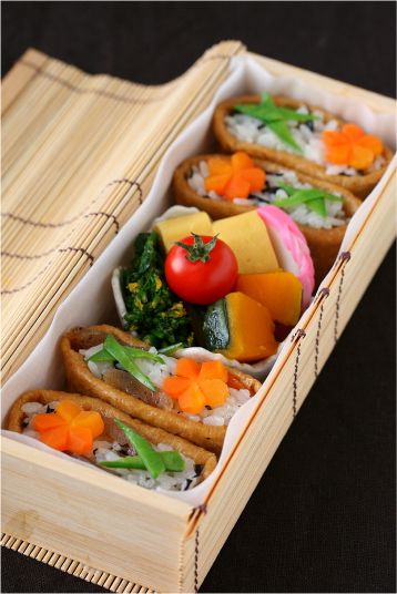 Lunch Photo: Japanese Sushi-Rice Stuffed in Fried Tofu Pouches | Inarizushi Bento