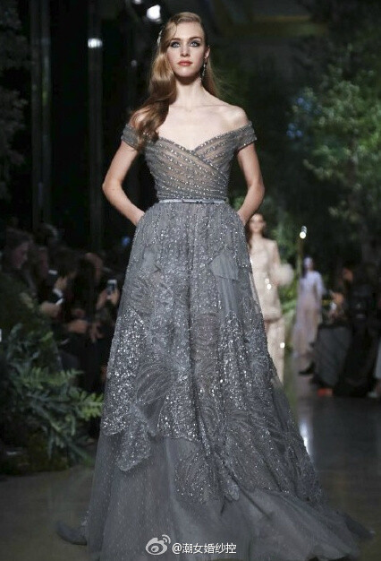 Elie Saab Haute Couture S/S 2015 ┃一向都以奢华高贵、优雅迷人的晚礼服而著称的仙女牌Elie Saab，每一季的高定都是仙女扎堆的地方