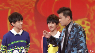 #过年七天乐# TFboys#与毕姥爷一起过年七天乐#啦！看到毕姥爷发红包了吗！看到他们的笑容有没有很开心？有歌有舞有互动，有笑有泪有温暖，这就是我们《过年七天乐》！另外，他们将出现在“团圆”中，我们大年初五见…