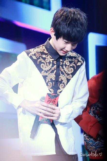 @TFBOYS-王源 春节快乐，羊年大吉。