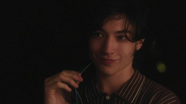 《壁花少年》——Ezra Miller