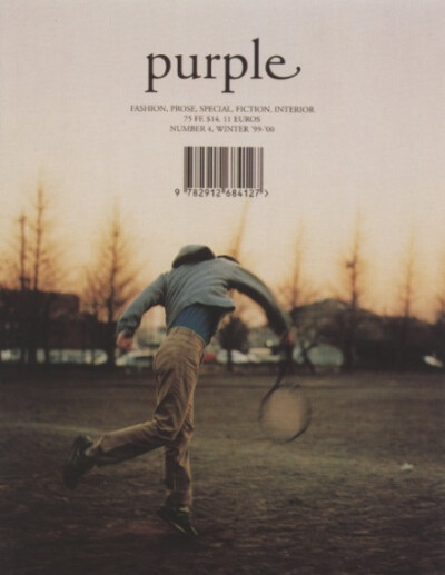  诞生于1990年代巴黎的《Purple》杂志纸张廉价，印制粗糙，但在经济危机刚过的那几年，粗粝的图像却特别适合当时穷得叮当响的街头青年。随着反时尚旗号的打响，《Purple》很快成为“新现实主义”摄影师集散地，诸如J…